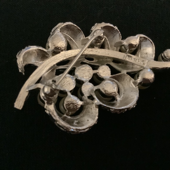 Vintage Trifari Brooch - Picture 3 of 4